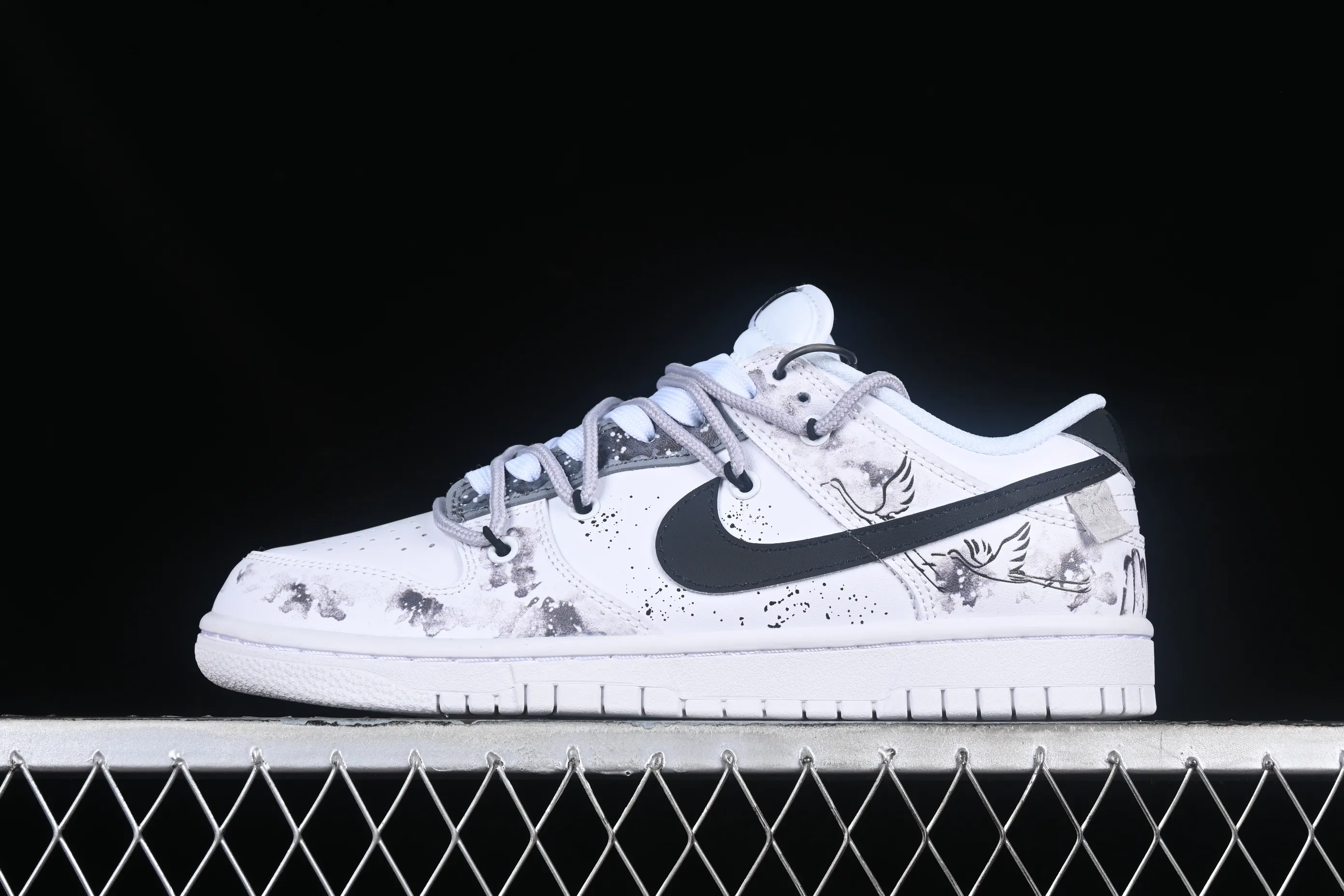 All categories Nk SB Dunk series Nk SB Dunk Low low-top sneakers Nk Dunk Low Chinese style ink painting black and white gray Da Vinci custom SB strap low-top casual sneakers DD1503-109